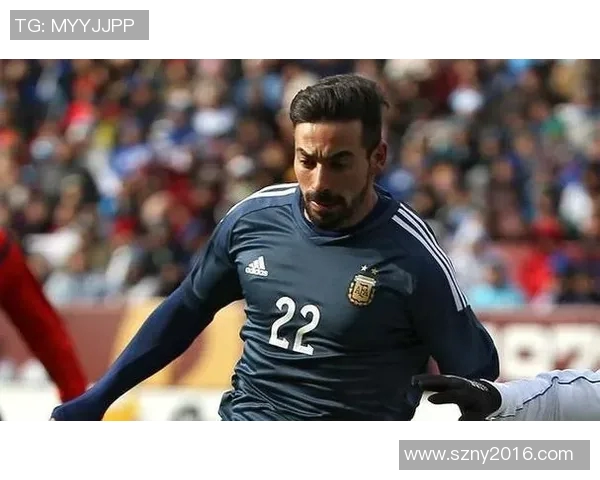 足球明星昔日辉煌与如今困境的对比揭示人生无常的真实写照