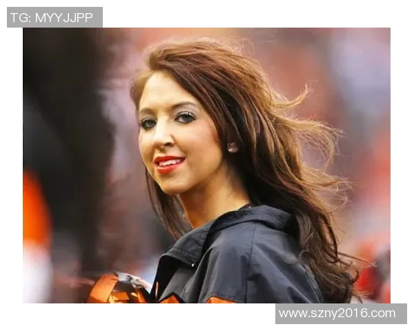 足球明星拉拉队长的华丽人生与赛场背后的故事揭秘